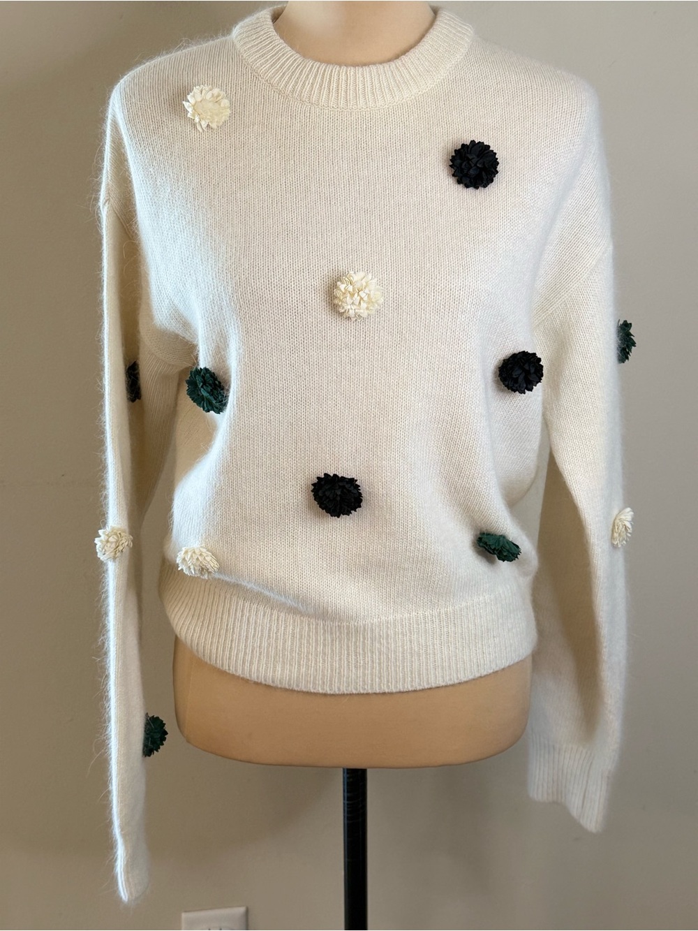 J. Story cream knit sweater white navy floral pom poms SZ M